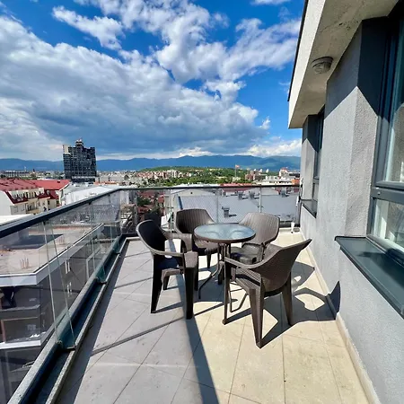 Lush Penthouses - Eluxory Apts Apartment